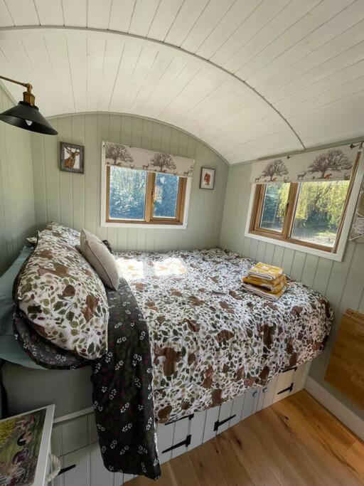Forest View Shepherd Hut Ewhurst Екстер'єр фото