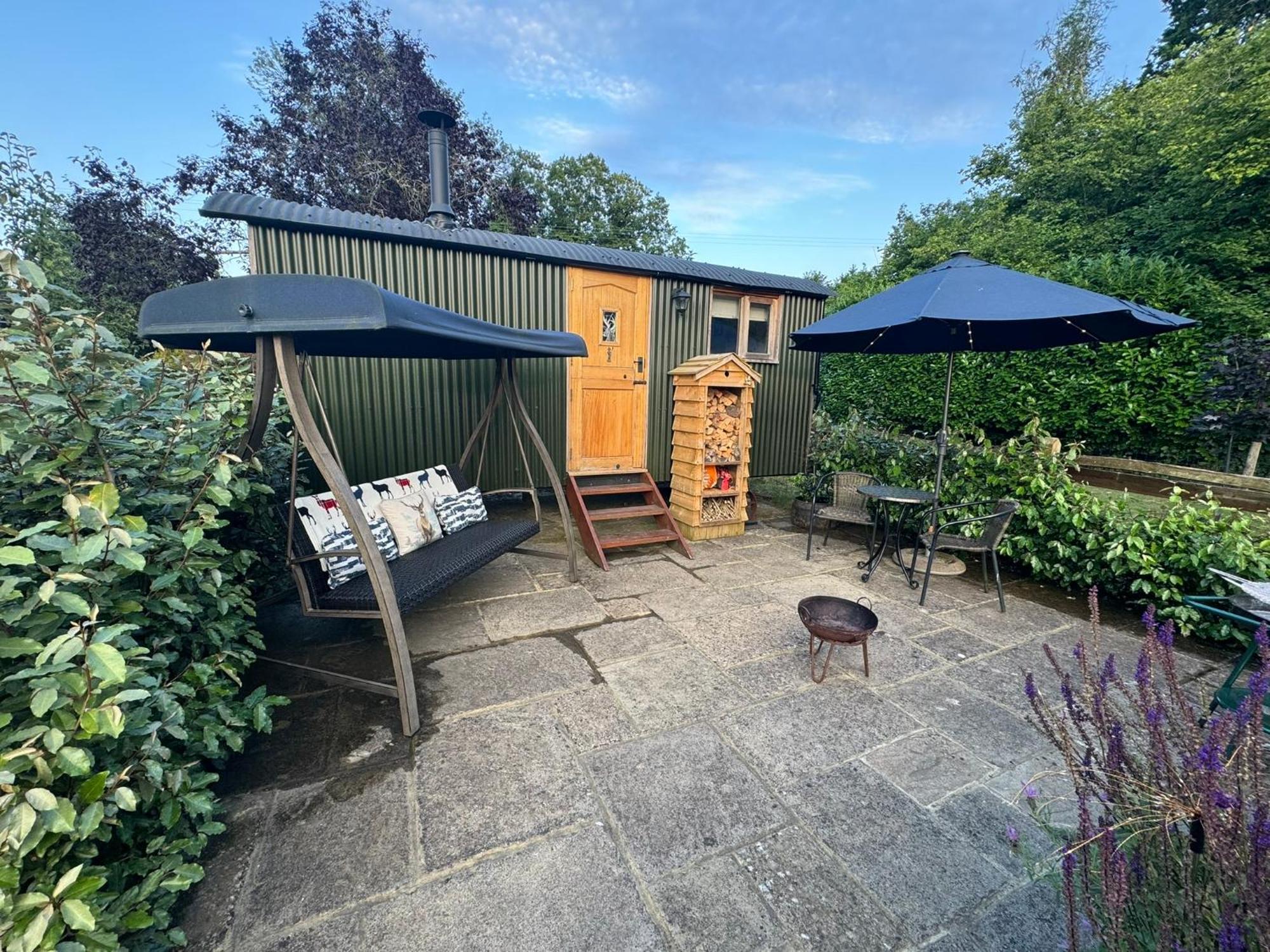 Forest View Shepherd Hut Ewhurst Екстер'єр фото